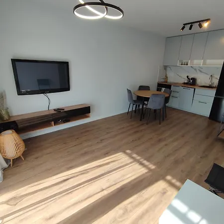 More Love - 8 Min Autem Ikea, 10 Min Autem Majaland